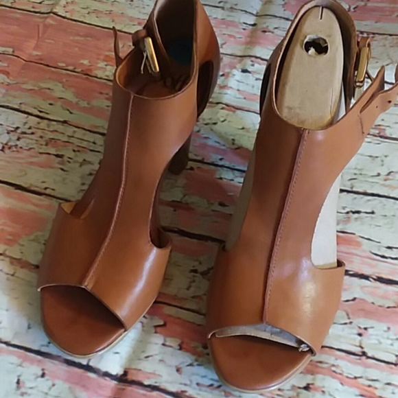 Shoes - Ladies Heels Sandal by Sofft